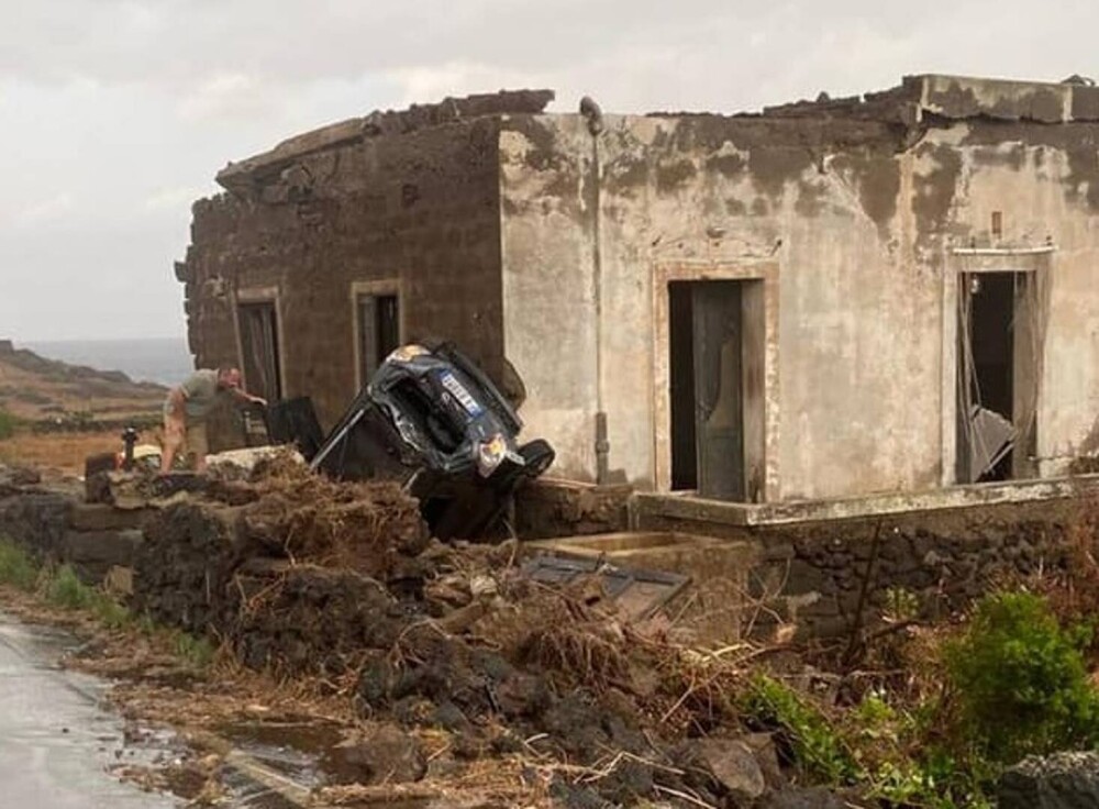 O tornadă a făcut prăpăd în Sicilia. Două persoane au murit - Imaginea 5