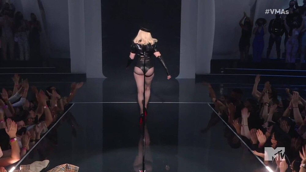 Apariție uimitoare a Madonnei la gala MTV. Cum arată diva la 63 de ani în costum de piele - Imaginea 1