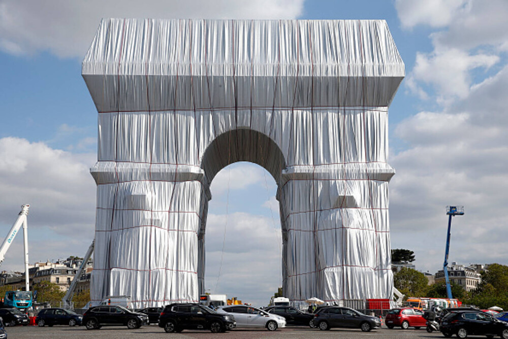 GALERIE FORO. Arcul de Triumf din Paris, învelit cu un material reciclabil. Lucrarea a costat 14 milioane de euro - Imaginea 5