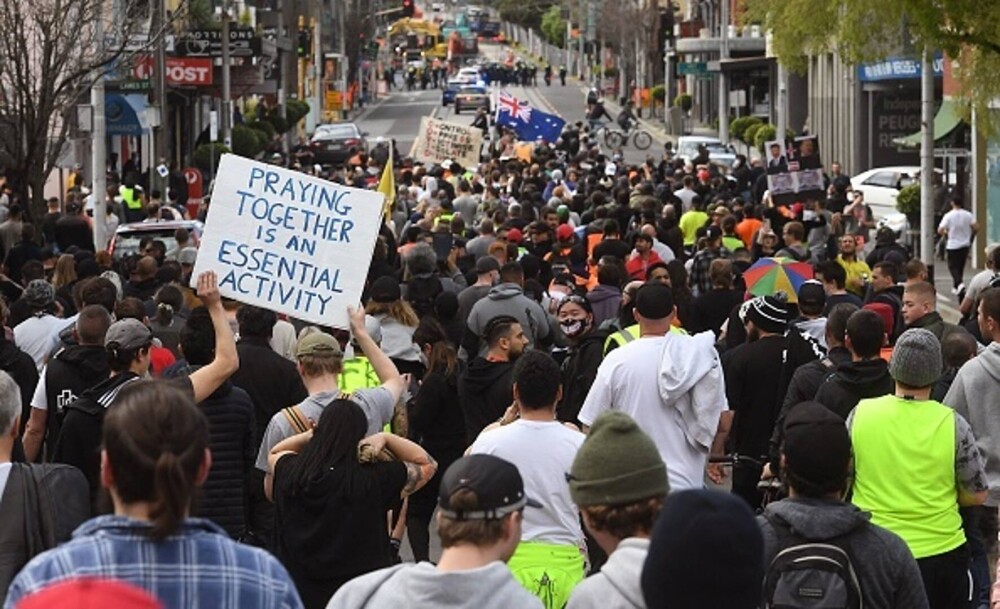 Arestări la Sydney şi Melbourne, după manifestaţii împotriva restricţiilor. Cinci polițiști au fost călcați în picioare - Imaginea 5