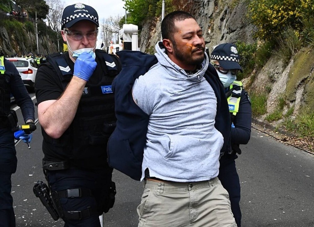 Arestări la Sydney şi Melbourne, după manifestaţii împotriva restricţiilor. Cinci polițiști au fost călcați în picioare - Imaginea 1