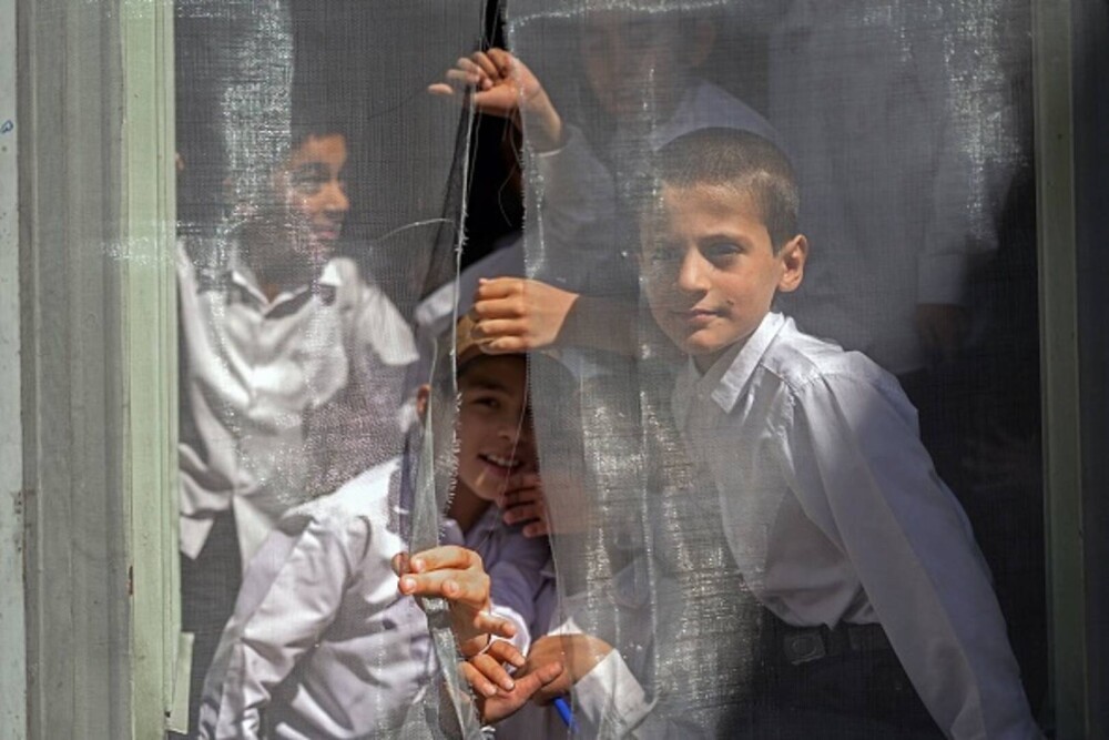 Colegiile şi liceele s-au redeschis în Afganistan, însă numai pentru băieţi. GALERIE FOTO - Imaginea 2