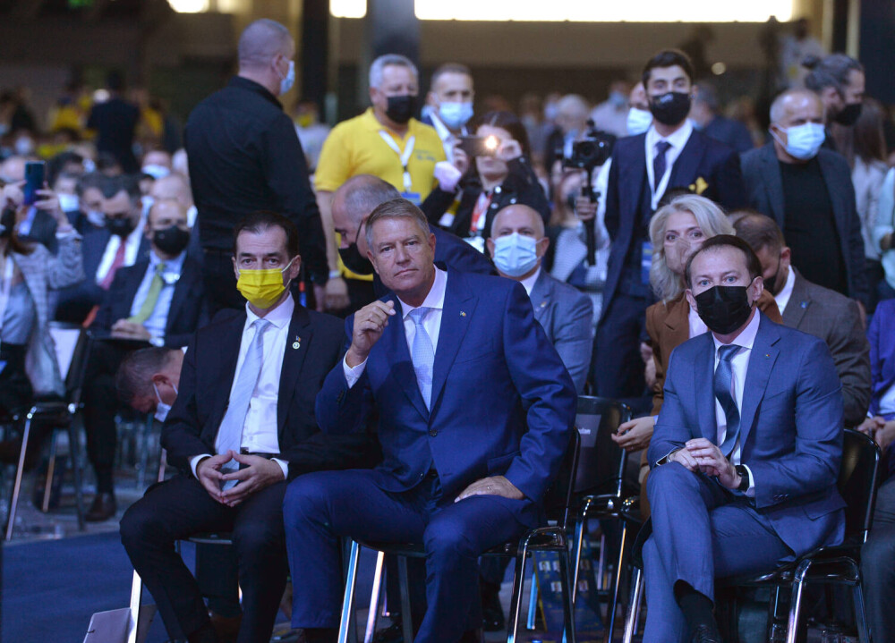Președintele Iohannis, fără mască anti Covid-19 la congresul PNL cu 5000 de oameni - Imaginea 1
