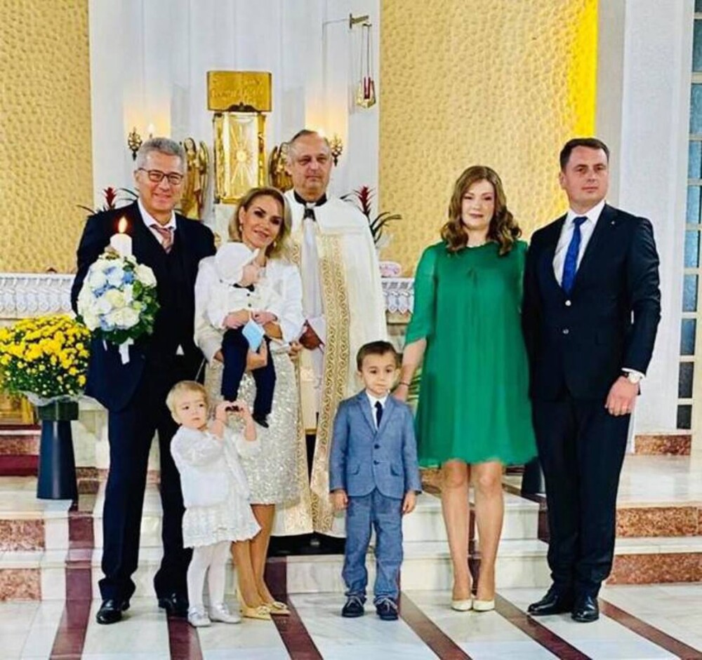 Gabriela Firea și Florentin Pandele au botezat copilul unui primar din Iași. Petrecere la castel, cu meniu de fițe FOTO - Imaginea 1