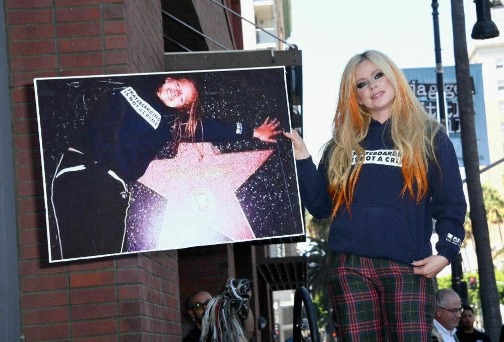 Avril Lavigne a primit o stea pe Walk of Fame din Hollywood. Modul inedit în care s-a bucurat artista. GALERIE FOTO - Imaginea 6