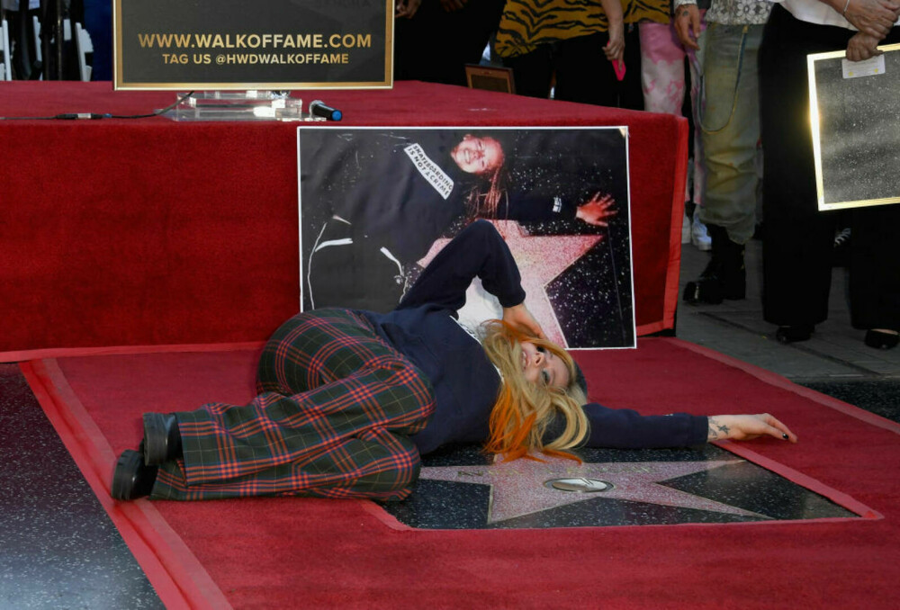 Avril Lavigne a primit o stea pe Walk of Fame din Hollywood. Modul inedit în care s-a bucurat artista. GALERIE FOTO - Imaginea 1