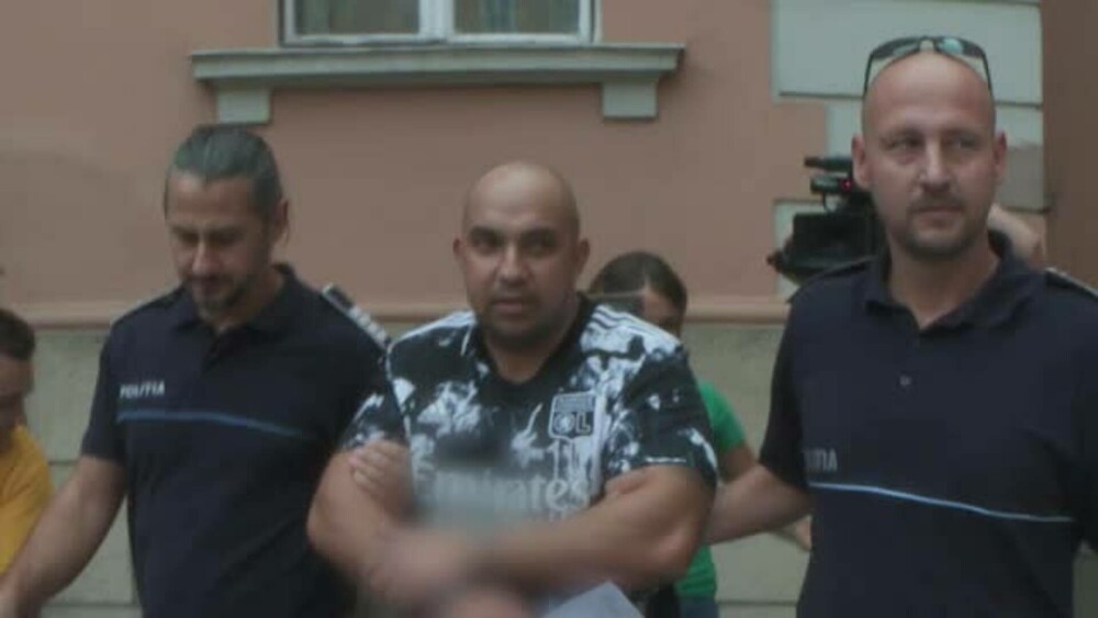 Dubla crimă din Cluj putea fi evitată. Tânărul care și-a ucis mama și bunica trebuia să fie în închisoare încă din mai - Imaginea 3