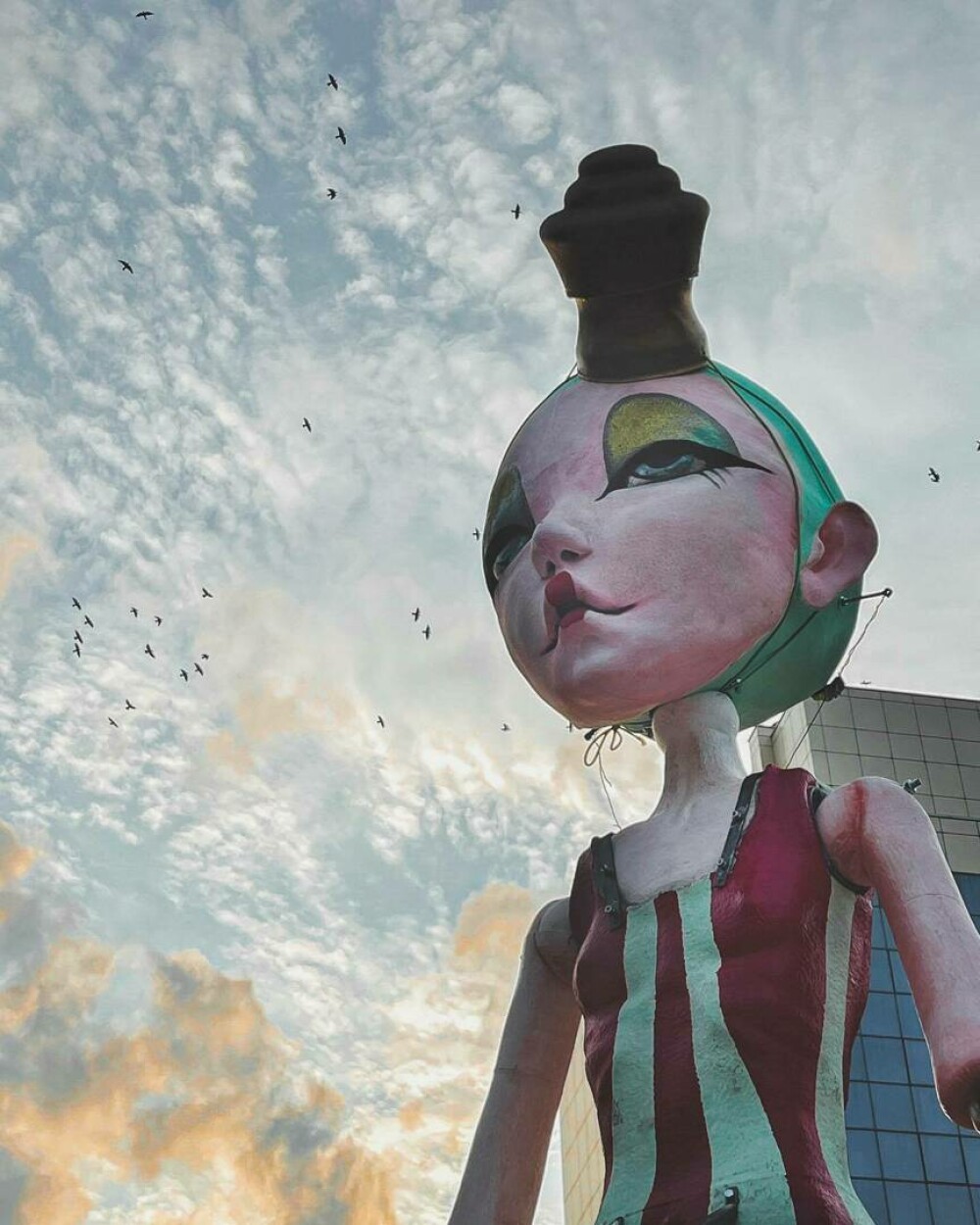 (P) A fost şi în acest an Festivalul „Puppets Occupy Street” Craiova – tărâmul poveştilor pline de culoare şi speranță - Imaginea 5