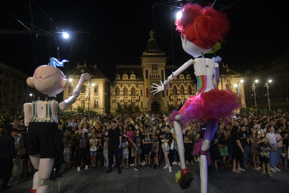 (P) A fost şi în acest an Festivalul „Puppets Occupy Street” Craiova – tărâmul poveştilor pline de culoare şi speranță - Imaginea 3