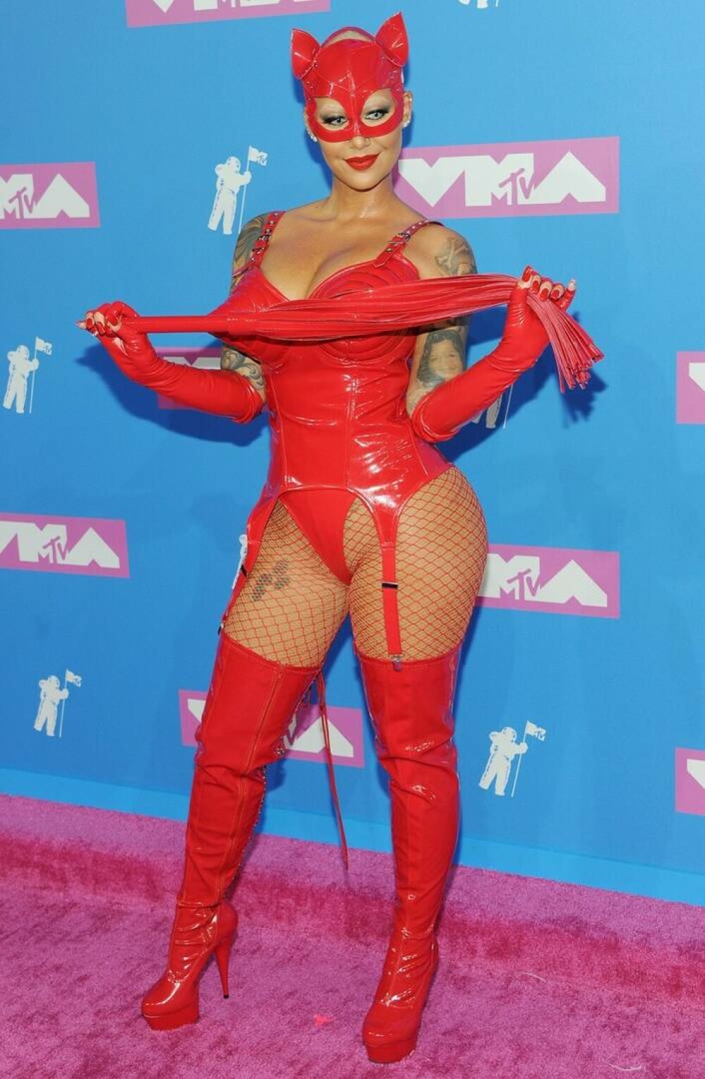 Mai mult dezbrăcate decât îmbrăcate, pe covorul roșu la MTV VMA | GALERIE FOTO - Imaginea 24