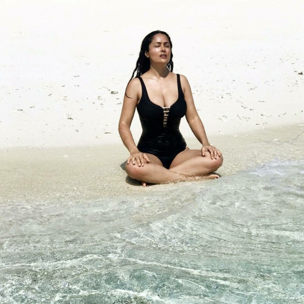 Salma Hayek, petrecere în costum de baie la împlinirea a 56 de ani | GALERIE FOTO - Imaginea 6