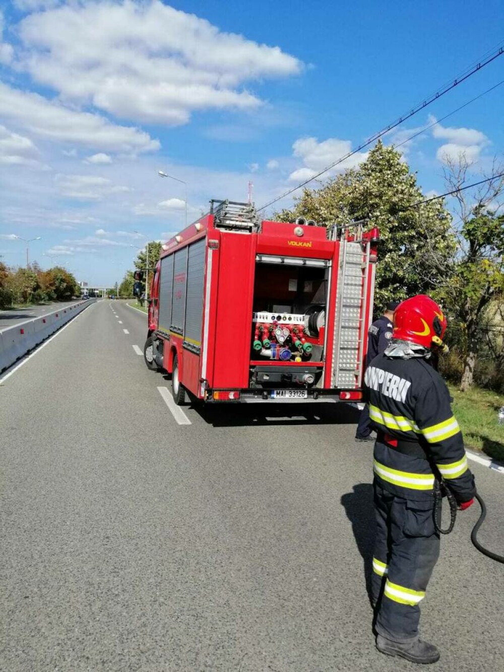 Autocar cu 52 de persoane, implicat într-un accident în Vaslui. O femeie a primit îngrijiri medicale | GALERIE FOTO - Imaginea 3