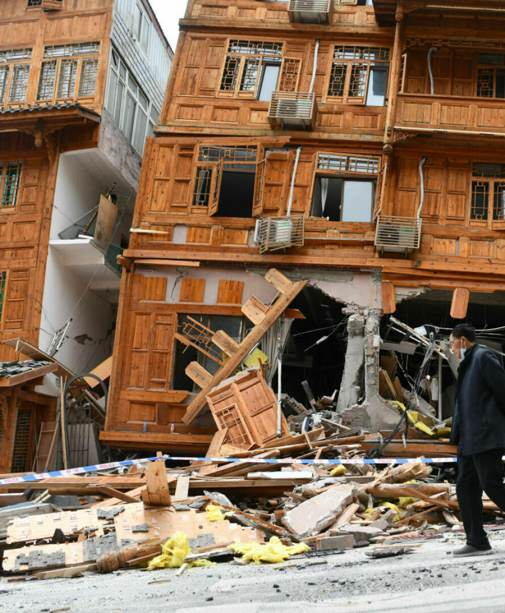 Cel puțin 65 de oameni au murit și 250 au fost răniți după cutremurul din China. Locuitorii trăiau o dramă de două luni. FOTO - Imaginea 3