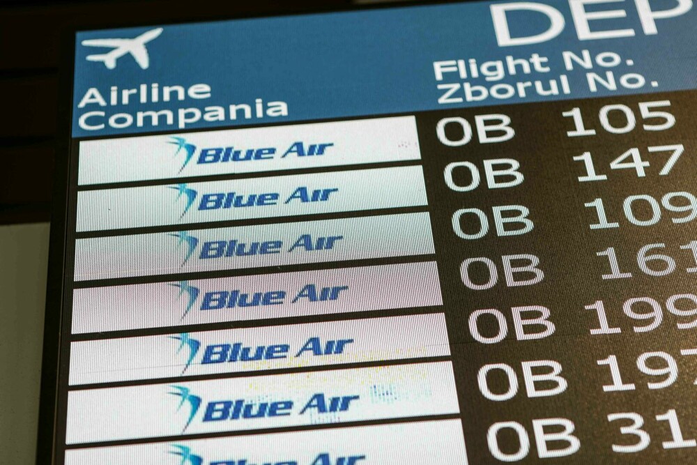 Blue Air suspendă toate zborurile din România. Imagini cu haosul din aeroporturi | GALERIE FOTO - Imaginea 15