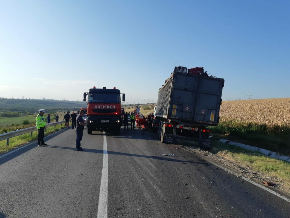 Accident între o mașină și un TIR, în Galați. O femeie a decedat pe loc în urma impactului | GALERIE FOTO - Imaginea 3