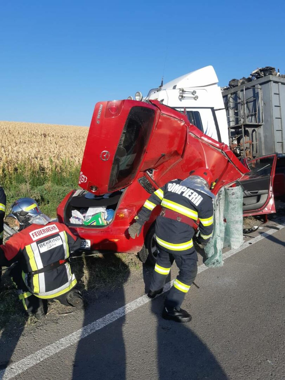 Accident între o mașină și un TIR, în Galați. O femeie a decedat pe loc în urma impactului | GALERIE FOTO - Imaginea 4