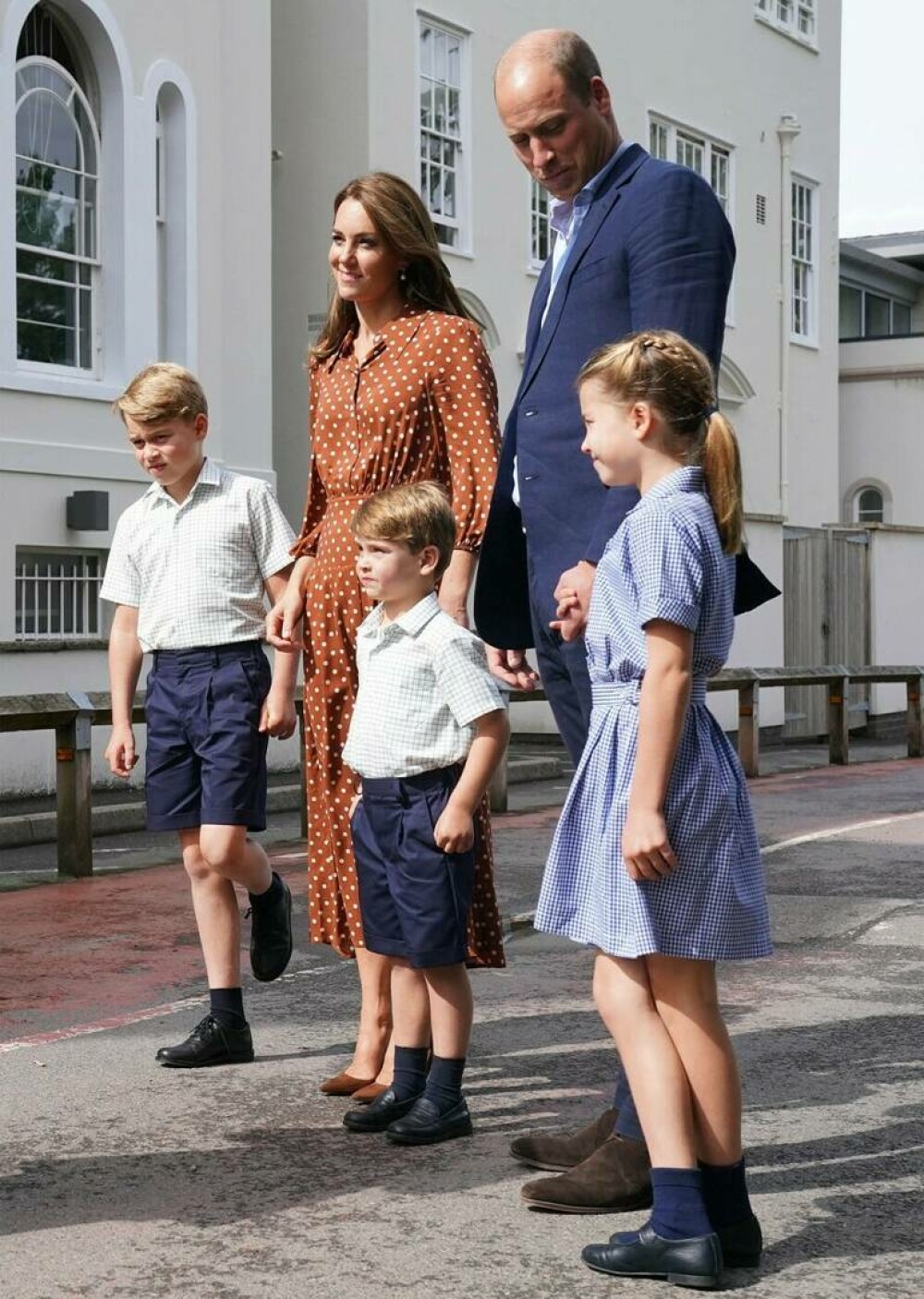 Copiii Prințului William și ai ducesei Kate Middleton au mers la noua lor școală. Cât este taxa anuală | GALERIE FOTO - Imaginea 12