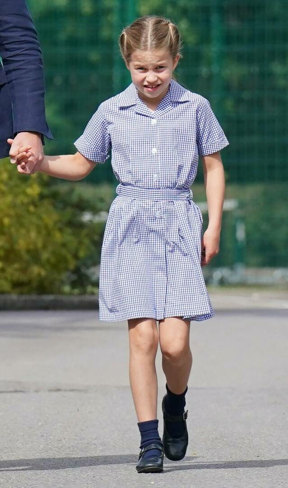 Copiii Prințului William și ai ducesei Kate Middleton au mers la noua lor școală. Cât este taxa anuală | GALERIE FOTO - Imaginea 11