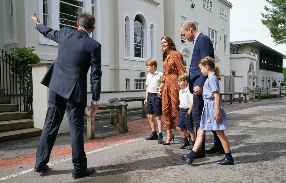 Copiii Prințului William și ai ducesei Kate Middleton au mers la noua lor școală. Cât este taxa anuală | GALERIE FOTO - Imaginea 10