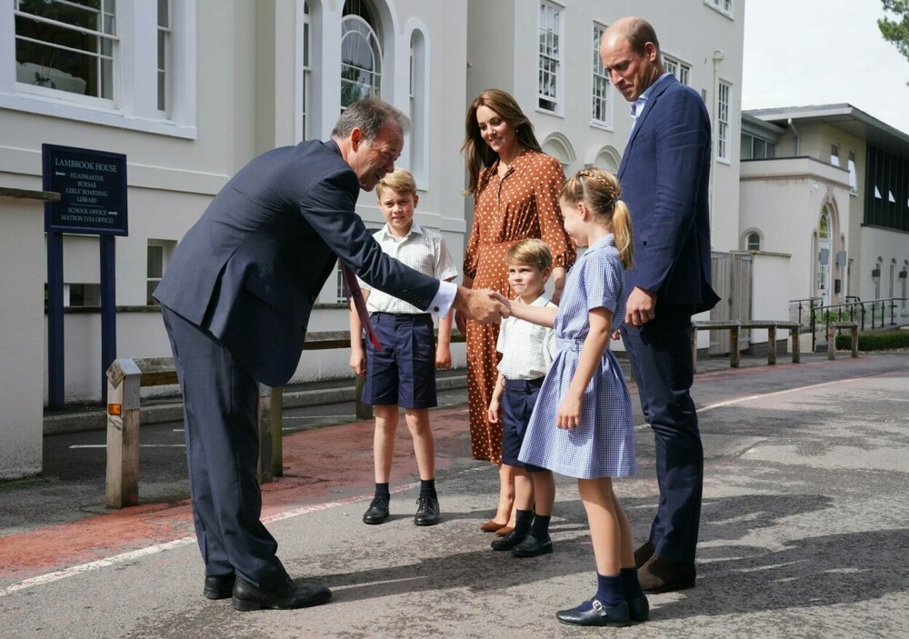 Copiii Prințului William și ai ducesei Kate Middleton au mers la noua lor școală. Cât este taxa anuală | GALERIE FOTO - Imaginea 8