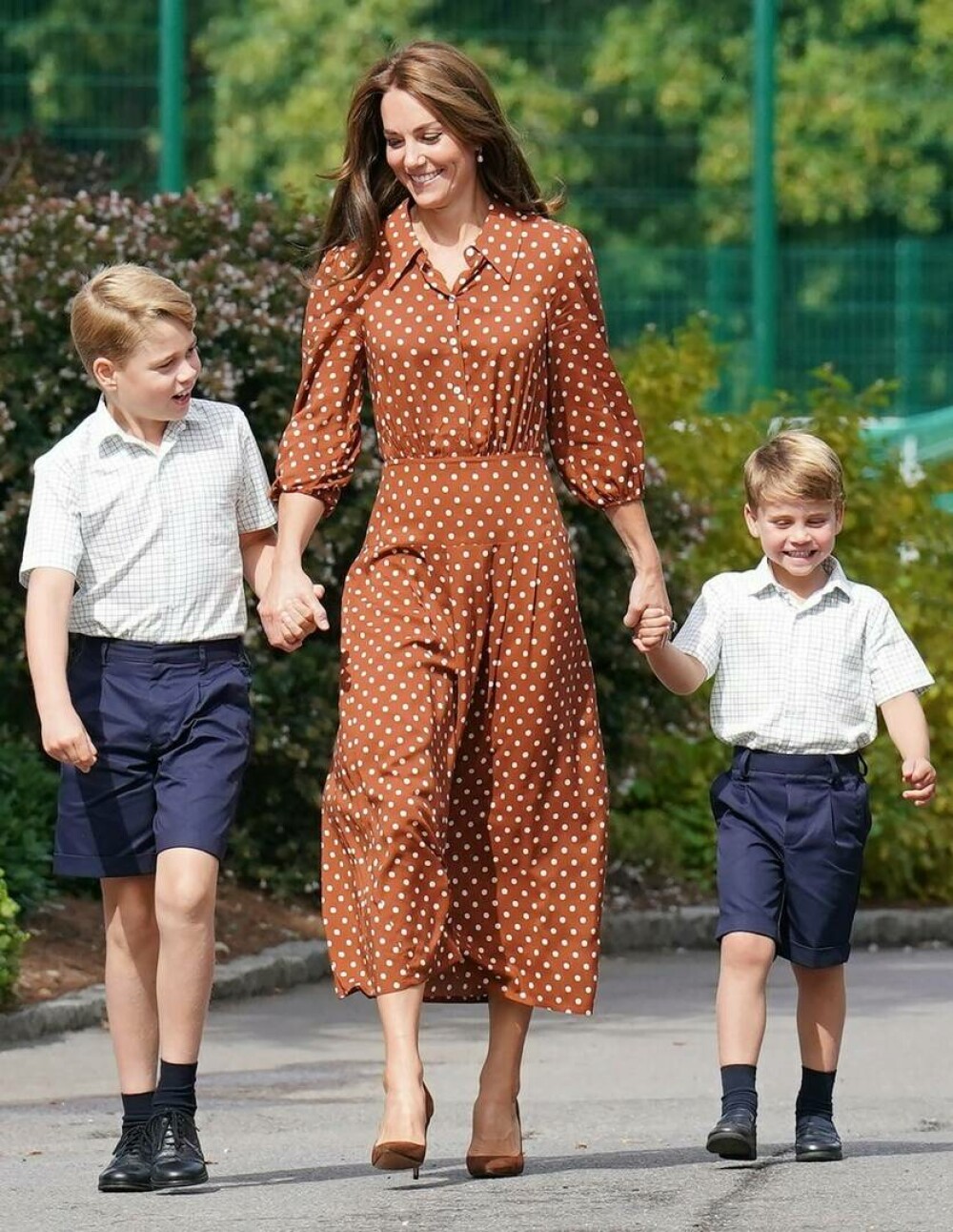 Copiii Prințului William și ai ducesei Kate Middleton au mers la noua lor școală. Cât este taxa anuală | GALERIE FOTO - Imaginea 4