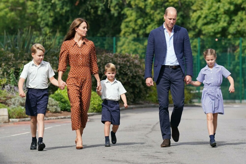 Copiii Prințului William și ai ducesei Kate Middleton au mers la noua lor școală. Cât este taxa anuală | GALERIE FOTO - Imaginea 2