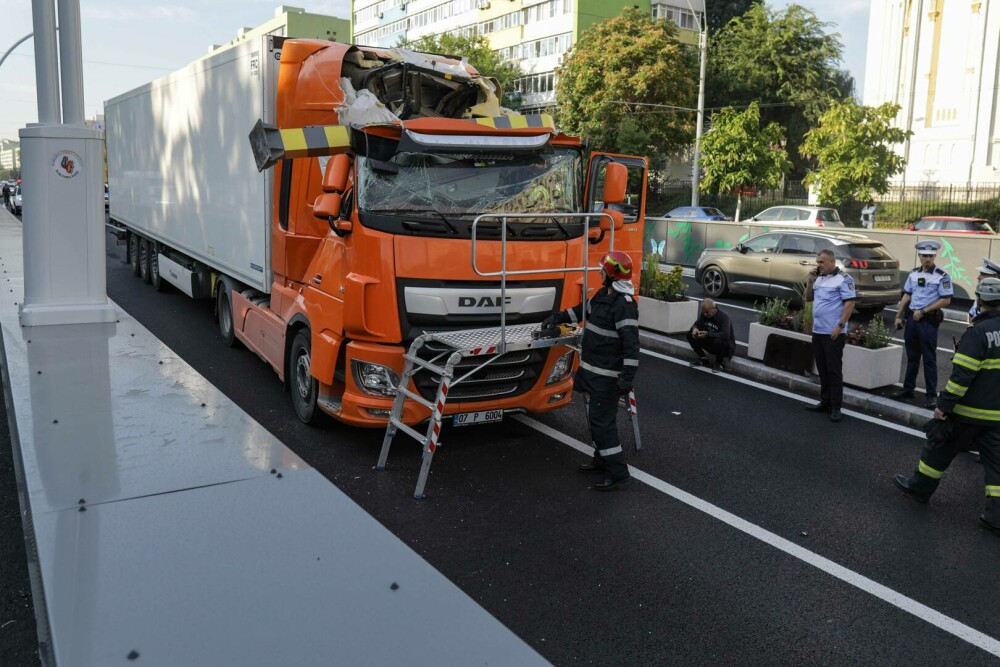 Traficul a fost blocat în Pasajul Unirii din București, la câteva zile de la redeschidere. Șofer de TIR, amendat GALERIE FOTO - Imaginea 8
