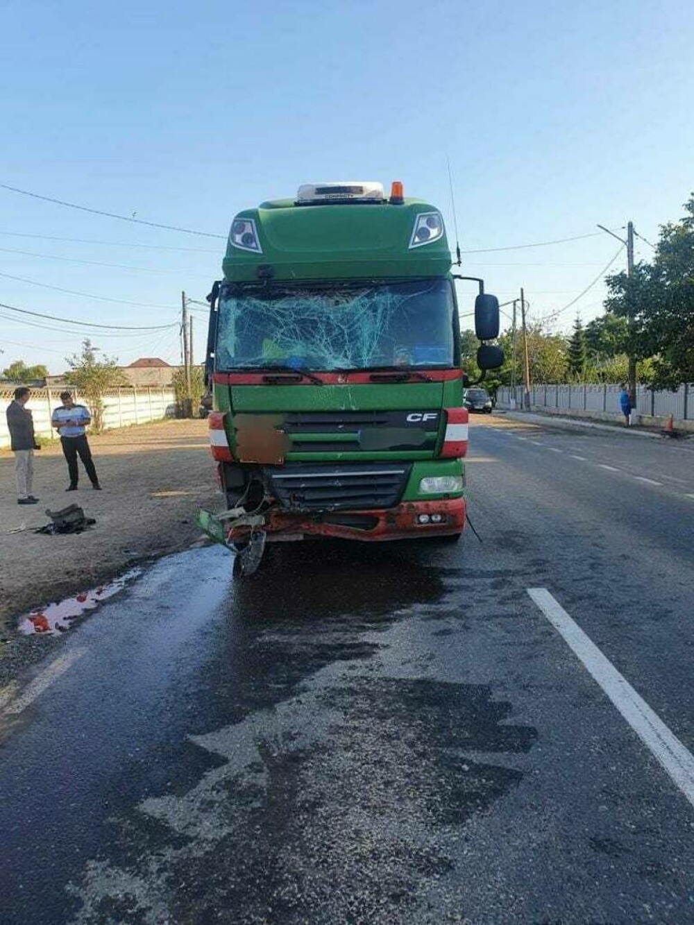 Accident grav în Galați. Șoferul unui TIR nu a fost atent și a lovit un microbuz cu 18 pasageri. VIDEO - Imaginea 5