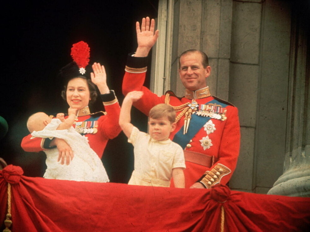 Moment istoric. Cum a anunțat BBC moartea Reginei Elisabeta a Marii Britanii VIDEO - Imaginea 25