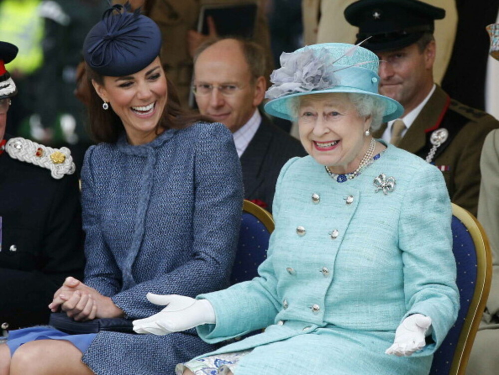 Averea Reginei Elisabeta. Bijuteriile Coroanei sunt transmise automat următorului monarh - Imaginea 20