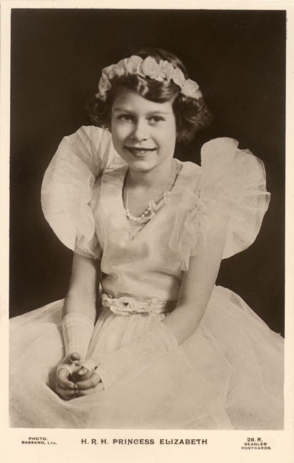 Imaginile istorice cu Regina Elisabeta a II-a. La vârsta de 10 ani a devenit moștenitoarea tronului britanic - Imaginea 12