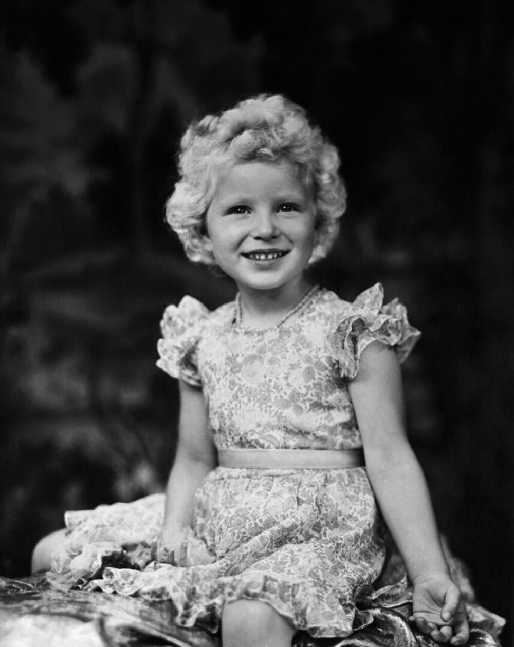 Imaginile istorice cu Regina Elisabeta a II-a. La vârsta de 10 ani a devenit moștenitoarea tronului britanic - Imaginea 6