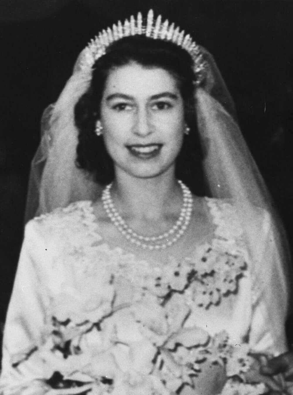 Imaginile istorice cu Regina Elisabeta a II-a. La vârsta de 10 ani a devenit moștenitoarea tronului britanic - Imaginea 22
