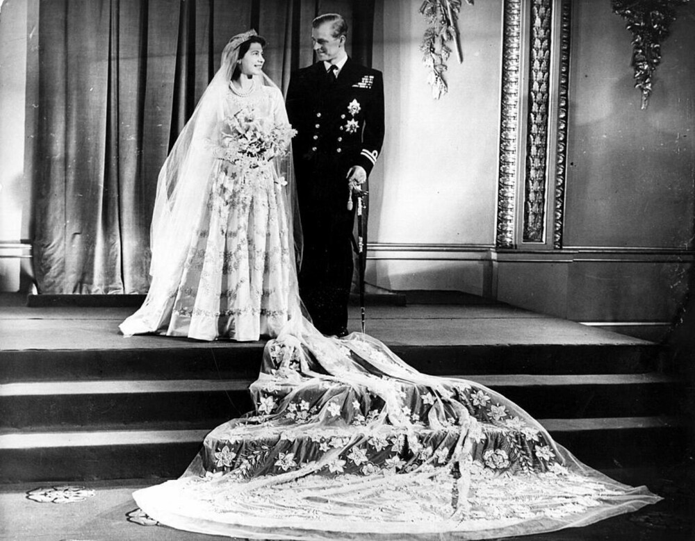 Imaginile istorice cu Regina Elisabeta a II-a. La vârsta de 10 ani a devenit moștenitoarea tronului britanic - Imaginea 21