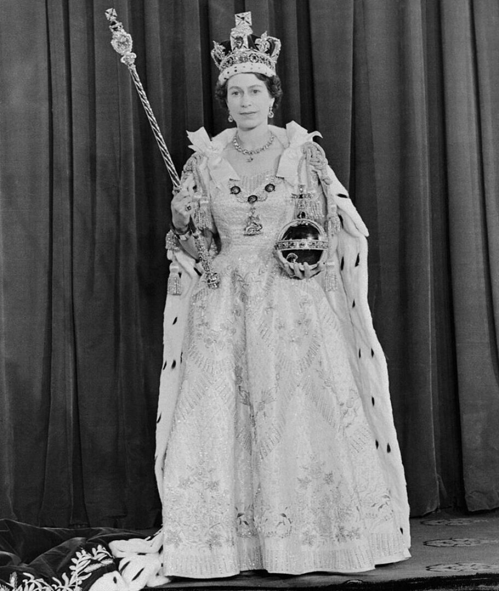 Imaginile istorice cu Regina Elisabeta a II-a. La vârsta de 10 ani a devenit moștenitoarea tronului britanic - Imaginea 28