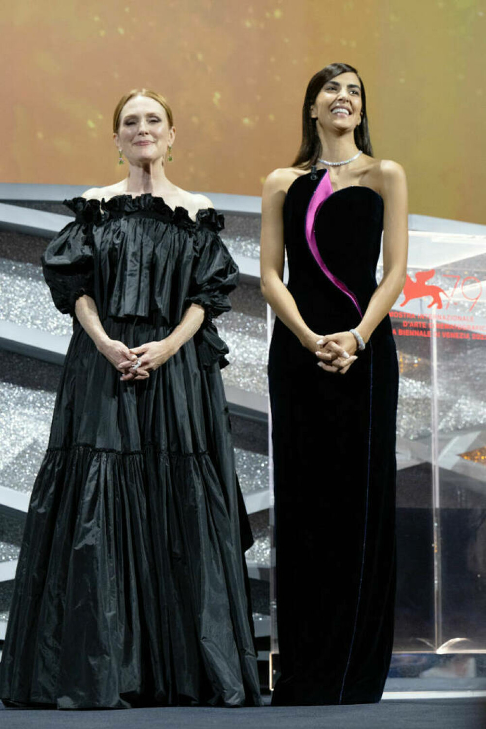 Festivalul de la Veneţia 2022: Marii câștigători. Cum s-au îmbrăcat marile vedete în memoria reginei. GALERIE FOTO - Imaginea 7