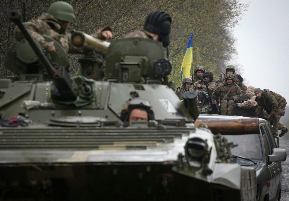 Ucraina a eliberat orașul strategic Izium. Locuitorii, șocați și fericiți: ”E cineva în viață?” - Imaginea 1