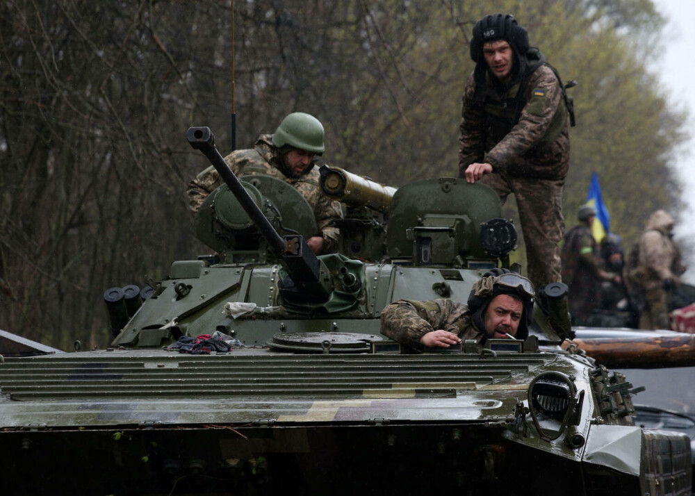 Ucraina a eliberat orașul strategic Izium. Locuitorii, șocați și fericiți: ”E cineva în viață?” - Imaginea 2