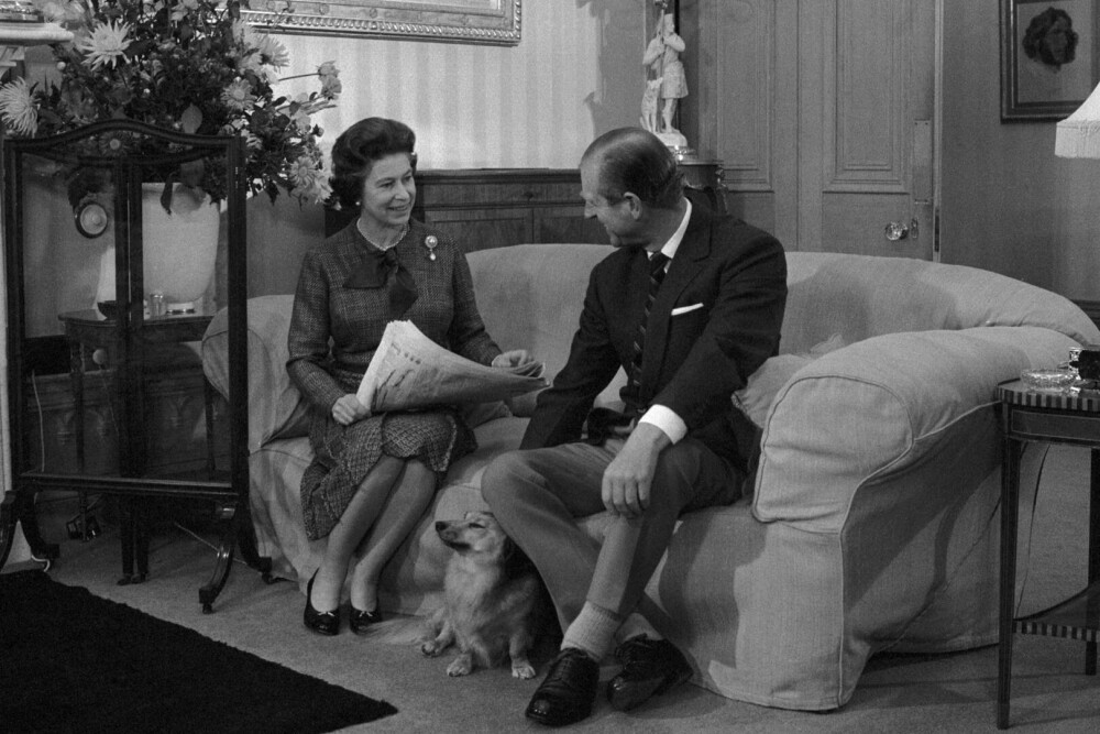 Tradițiile de Crăciun mai puțin obișnuite ale reginei Elisabeta a II-a. „A servit personal masa câinilor” - Imaginea 5