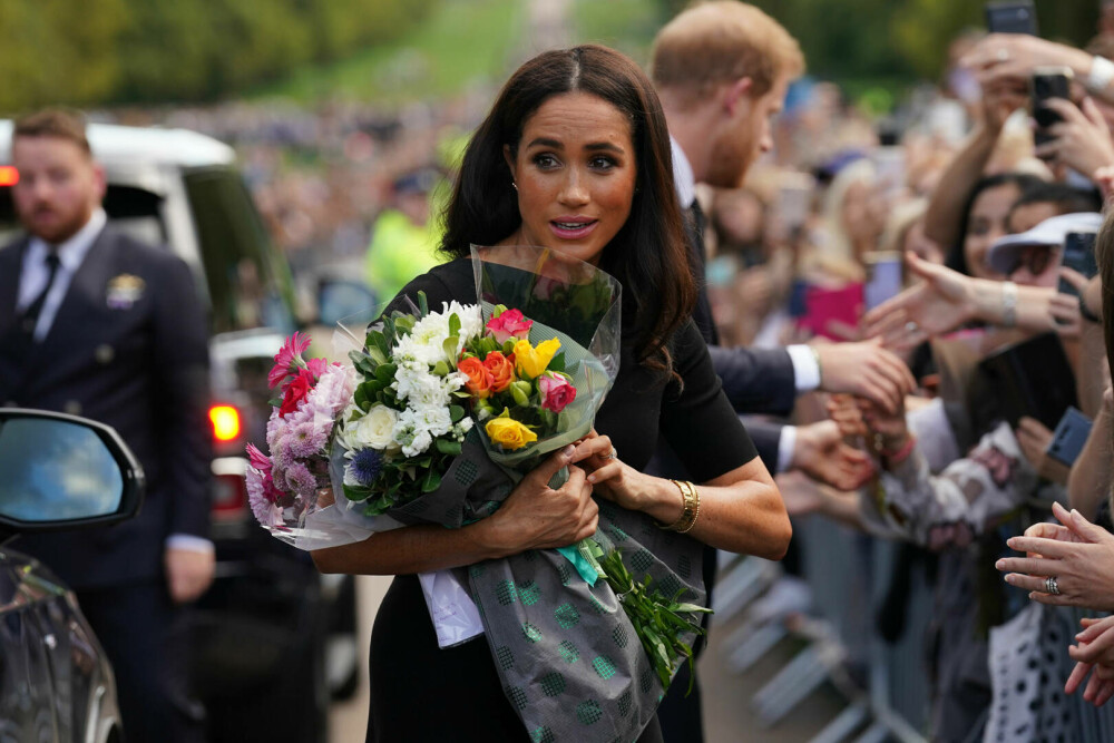 Meghan Markle și-a sărbătorit ziua de naștere într-o rochie de 240 de dolari. Cum a fost îmbrăcată ducesa de Sussex | FOTO - Imaginea 6