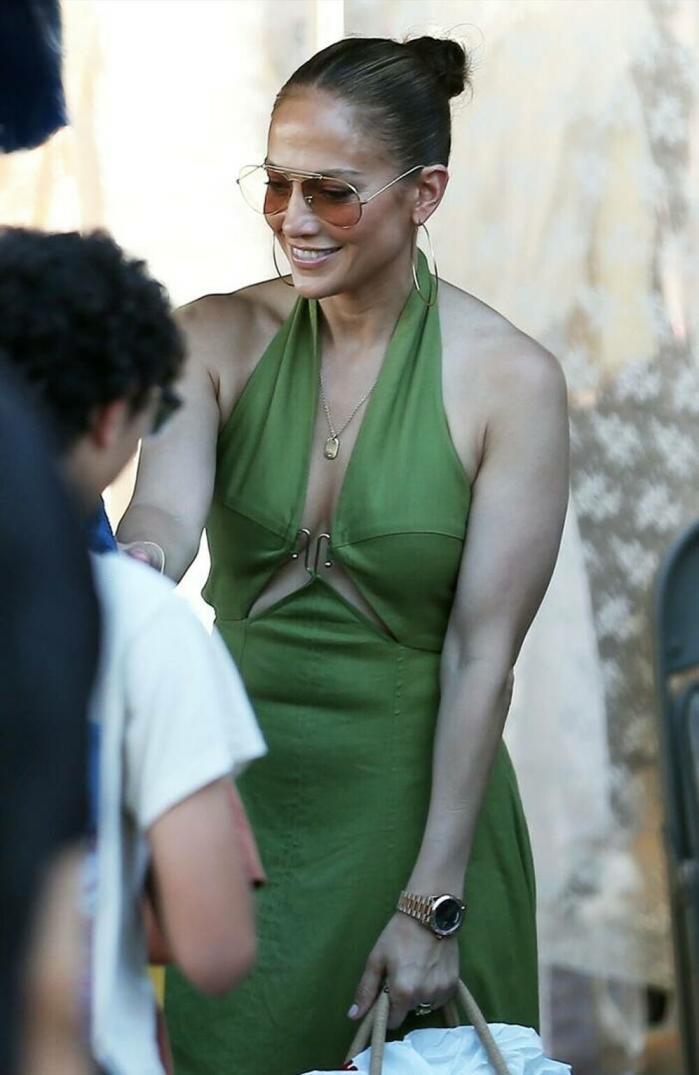 Jennifer Lopez a mers într-o piață de vechituri din Los Angeles și a cumpărat mai multe produse. GALERIE FOTO - Imaginea 10