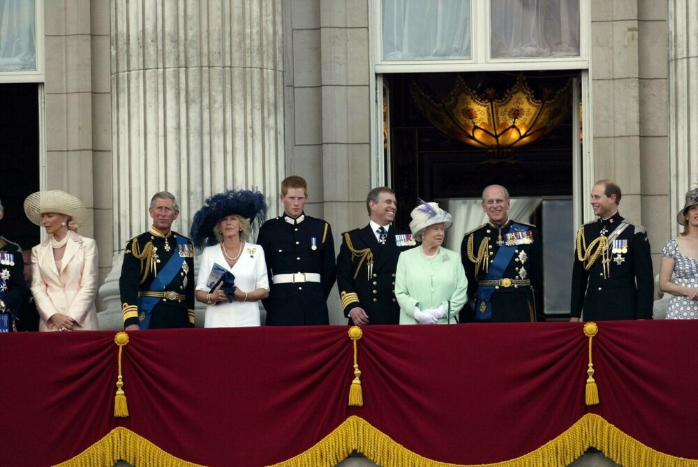 Cine este Camilla, regina consoartă. Prințesa Diana a descris-o drept ”a treia persoană” care a ruinat căsnicia ei cu Charles - Imaginea 17