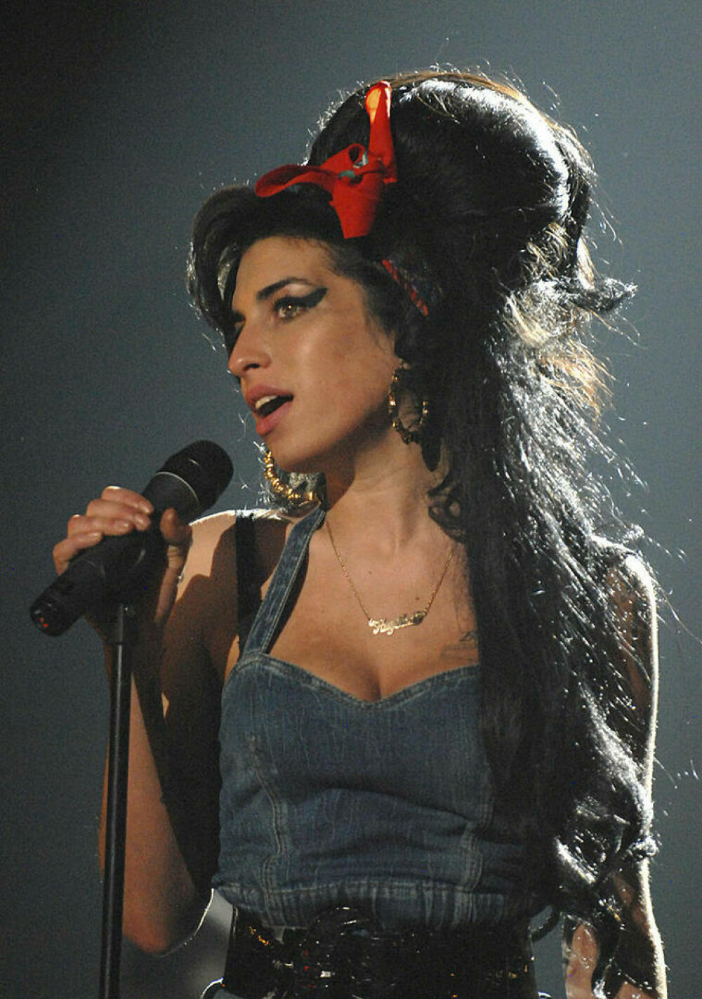 Imagini de colecție cu Amy Winehouse. Cântăreața ar fi împlinit astăzi 40 de ani | FOTO - Imaginea 18