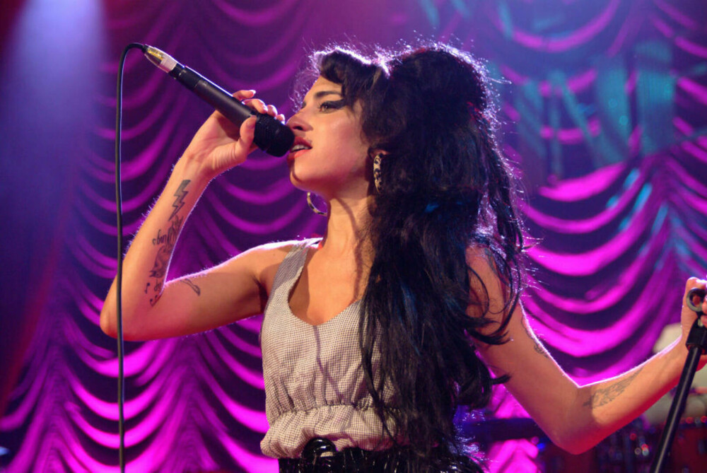 Imagini de colecție cu Amy Winehouse. Cântăreața ar fi împlinit astăzi 40 de ani | FOTO - Imaginea 14