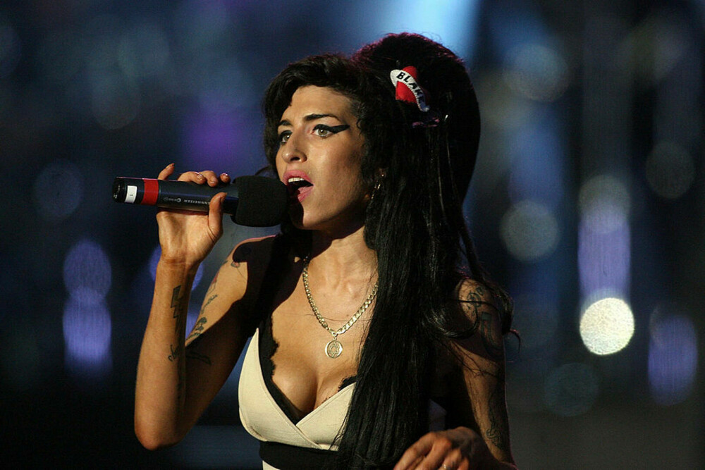 Imagini de colecție cu Amy Winehouse. Cântăreața ar fi împlinit astăzi 40 de ani | FOTO - Imaginea 11