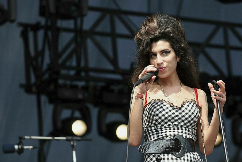 Imagini de colecție cu Amy Winehouse. Cântăreața ar fi împlinit astăzi 40 de ani | FOTO - Imaginea 8