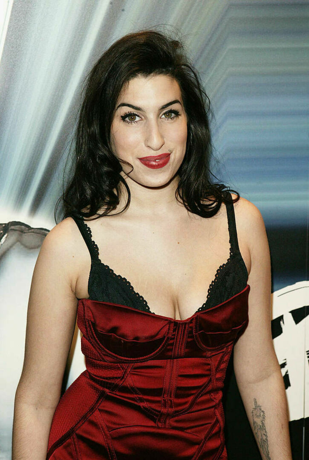 Imagini de colecție cu Amy Winehouse. Cântăreața ar fi împlinit astăzi 40 de ani | FOTO - Imaginea 5
