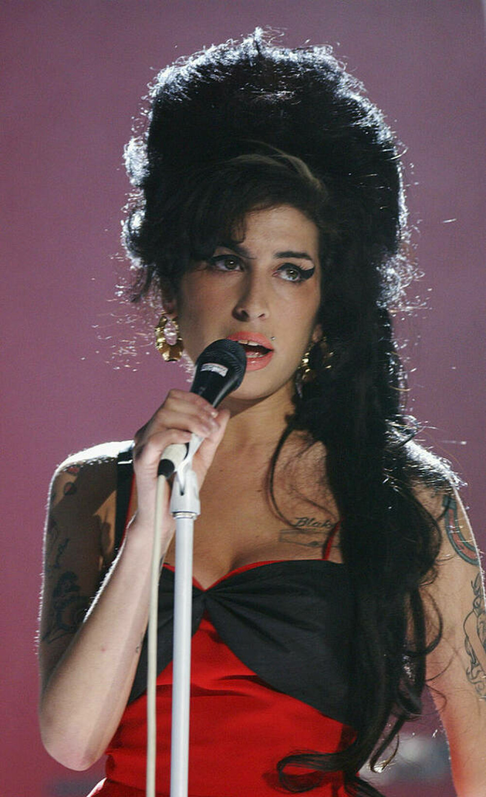Amy Winehouse. Viața celebrei cântărețe engleze care a câștigat cinci premii Grammy - Imaginea 12
