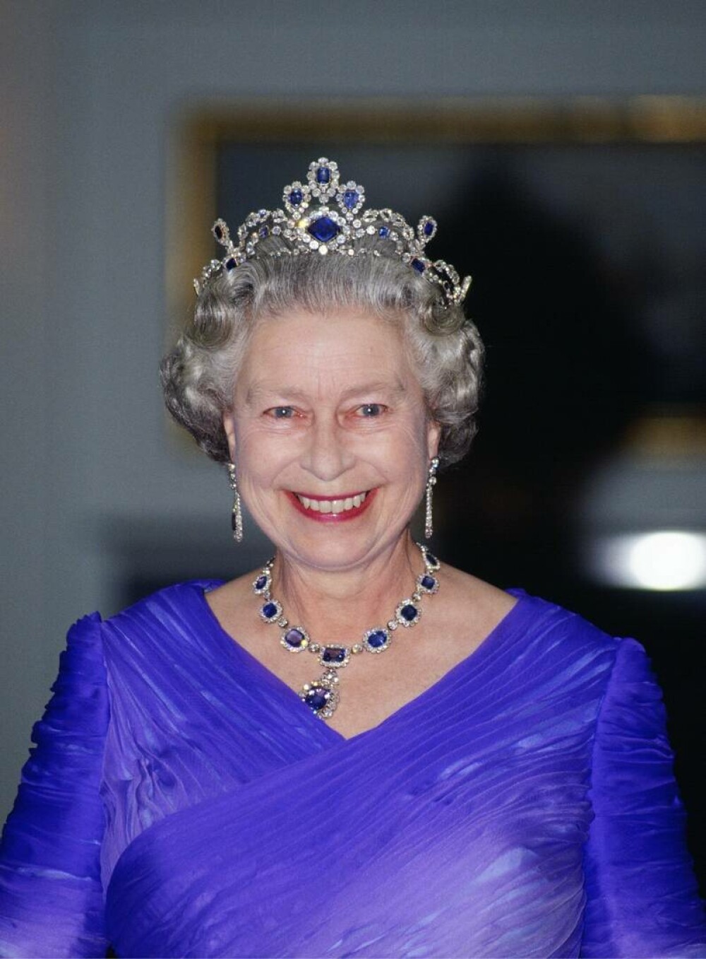 Colecția personală de bijuterii a reginei Elisabeta a II-a: De la colierele de perle, la zecile de broșe cu diamante FOTO - Imaginea 15