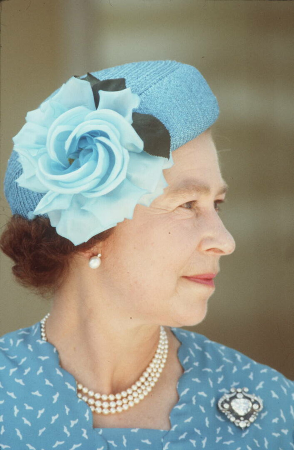 Colecția personală de bijuterii a reginei Elisabeta a II-a: De la colierele de perle, la zecile de broșe cu diamante FOTO - Imaginea 18